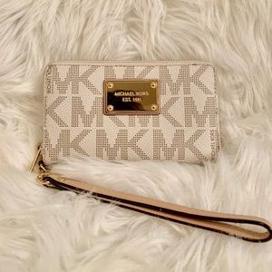 MICHAEL KORS Wristlet